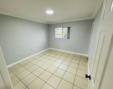 890 Nw 45 Avenue - Photo Thumbnail 6