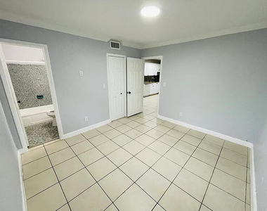 890 Nw 45 Avenue - Photo Thumbnail 7