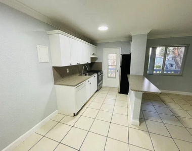 890 Nw 45 Avenue - Photo Thumbnail 3