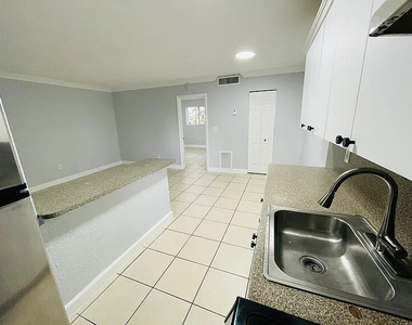 890 Nw 45 Avenue - Photo Thumbnail 4