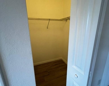 1129 Vermilion Drive - Photo Thumbnail 16