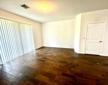 1129 Vermilion Drive - Photo Thumbnail 4