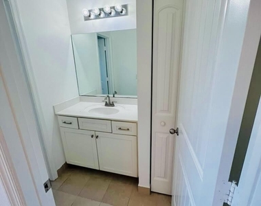 1129 Vermilion Drive - Photo Thumbnail 14