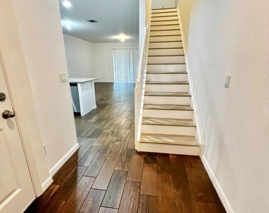 1129 Vermilion Drive - Photo Thumbnail 7