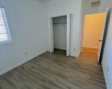 1129 Vermilion Drive - Photo Thumbnail 15