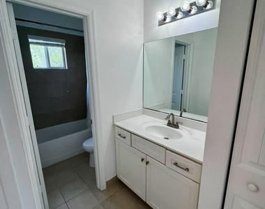 1129 Vermilion Drive - Photo Thumbnail 20