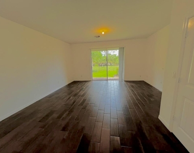 1129 Vermilion Drive - Photo Thumbnail 6