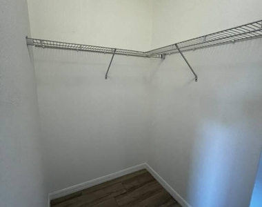 1129 Vermilion Drive - Photo Thumbnail 11