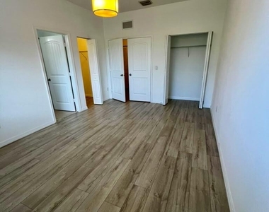 1129 Vermilion Drive - Photo Thumbnail 17