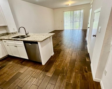 1129 Vermilion Drive - Photo Thumbnail 3
