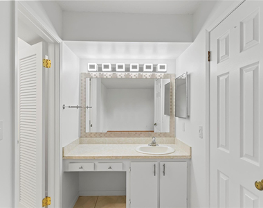 2455 Lindell Boulevard - Photo Thumbnail 19
