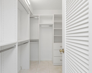 2455 Lindell Boulevard - Photo Thumbnail 17