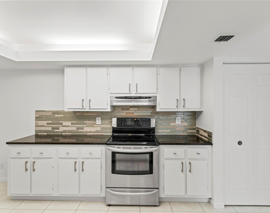2455 Lindell Boulevard - Photo Thumbnail 11
