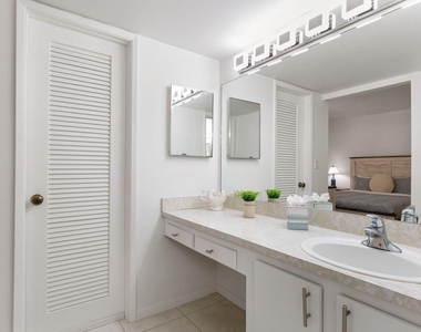 2455 Lindell Boulevard - Photo Thumbnail 18