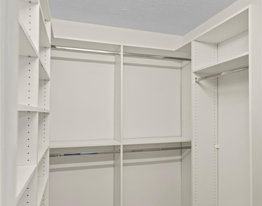 2455 Lindell Boulevard - Photo Thumbnail 23