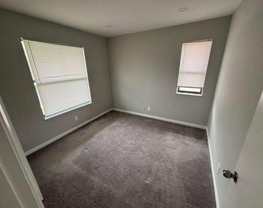21913 Lake Forest Circle - Photo Thumbnail 6
