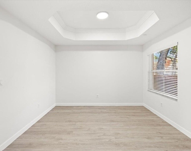 4962 Leeward Lane - Photo Thumbnail 5