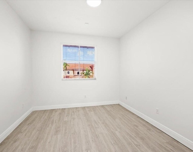 4962 Leeward Lane - Photo Thumbnail 21