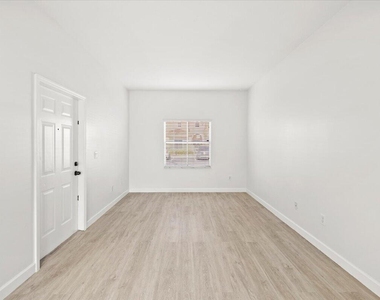 4962 Leeward Lane - Photo Thumbnail 4