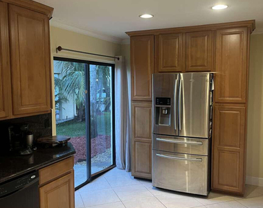 16233 Laurel Drive - Photo Thumbnail 7