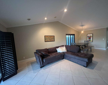 16233 Laurel Drive - Photo Thumbnail 3