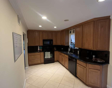 16233 Laurel Drive - Photo Thumbnail 6
