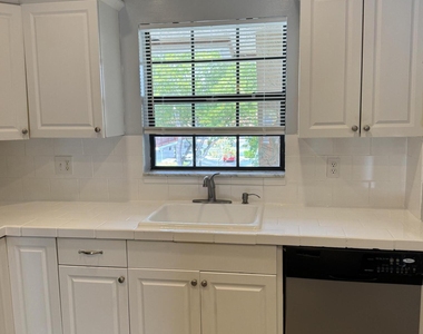 3351 Nw 85th Avenue - Photo Thumbnail 5