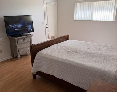 316 Orange Tree Drive - Photo Thumbnail 2