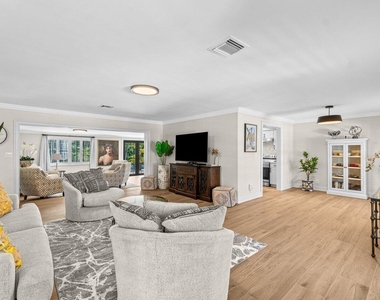 800 Sw 5th Street - Photo Thumbnail 7