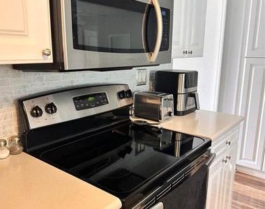 1098 Nw 15th Avenue - Photo Thumbnail 13
