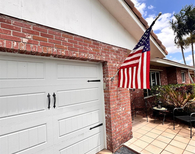 1098 Nw 15th Avenue - Photo Thumbnail 2