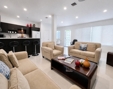 88 Ne 154th Street - Photo Thumbnail 4