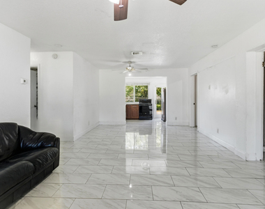 2748 Sw 46th Court - Photo Thumbnail 7