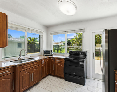 2748 Sw 46th Court - Photo Thumbnail 17