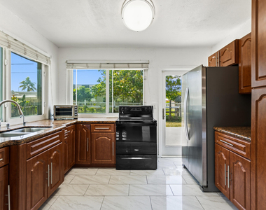 2748 Sw 46th Court - Photo Thumbnail 16