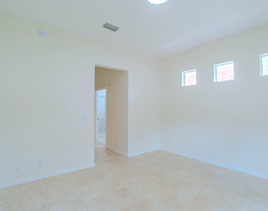 5733 Nw 119th Drive - Photo Thumbnail 8