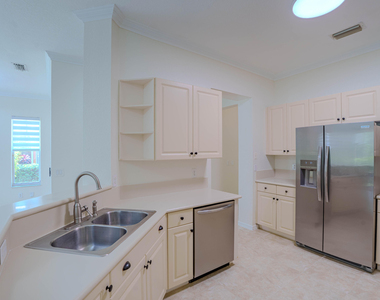 5733 Nw 119th Drive - Photo Thumbnail 6