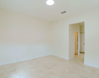 5733 Nw 119th Drive - Photo Thumbnail 9