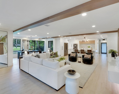 2735 Polo Island Drive - Photo Thumbnail 17