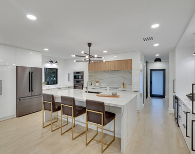 2735 Polo Island Drive - Photo Thumbnail 9