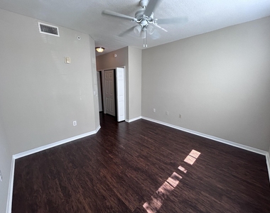 15115 Michelangelo Boulevard - Photo Thumbnail 15