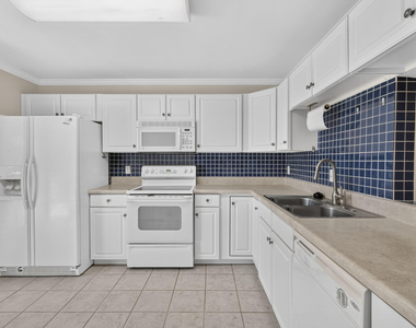 184 Mastic Tree Court - Photo Thumbnail 8