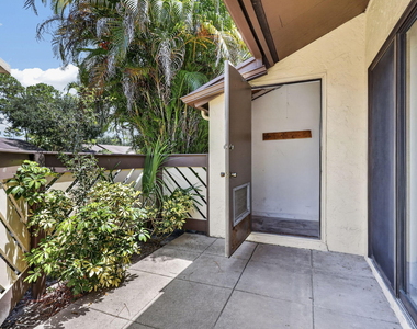 184 Mastic Tree Court - Photo Thumbnail 4