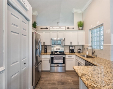 14832 Paddock Drive - Photo Thumbnail 6