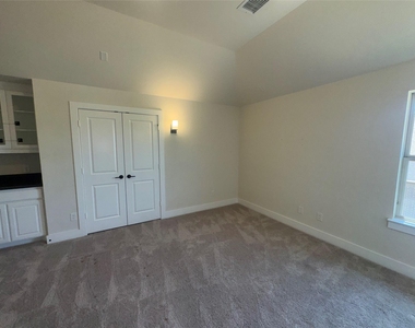 1701 Shamrock Green - Photo Thumbnail 15