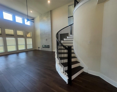 1701 Shamrock Green - Photo Thumbnail 19