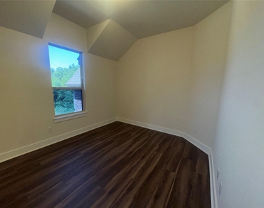 1701 Shamrock Green - Photo Thumbnail 12