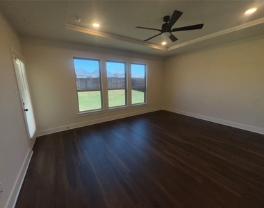 1701 Shamrock Green - Photo Thumbnail 4