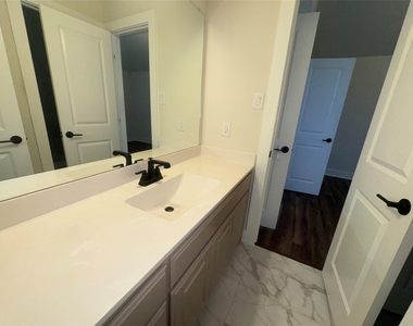1701 Shamrock Green - Photo Thumbnail 10