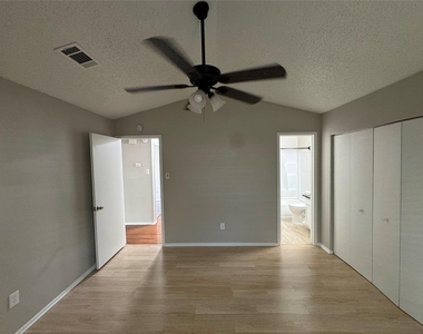 3808 Staghorn Circle S - Photo Thumbnail 14